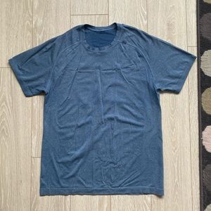 Lululemon T-Shirt